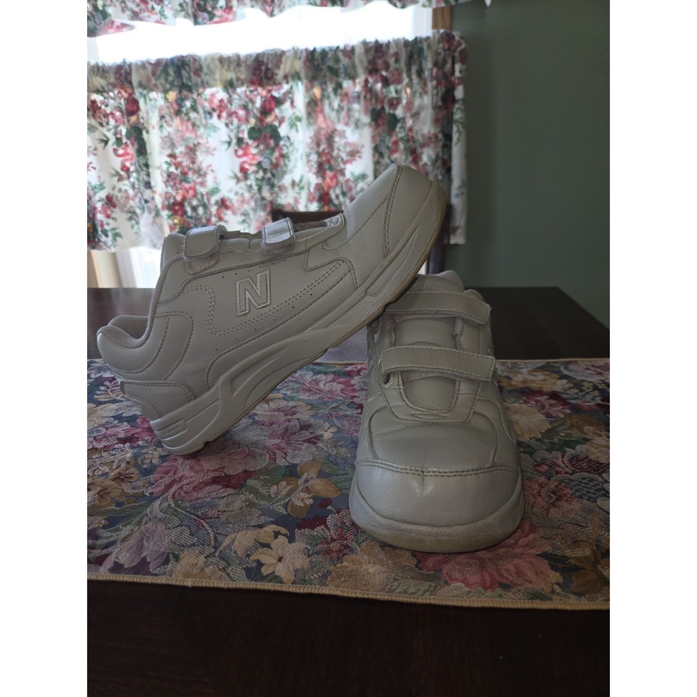 New Balance 576 WW576VB Womens 9.5 2A Extra Narrow Strap Hook Loop Walking Shoe